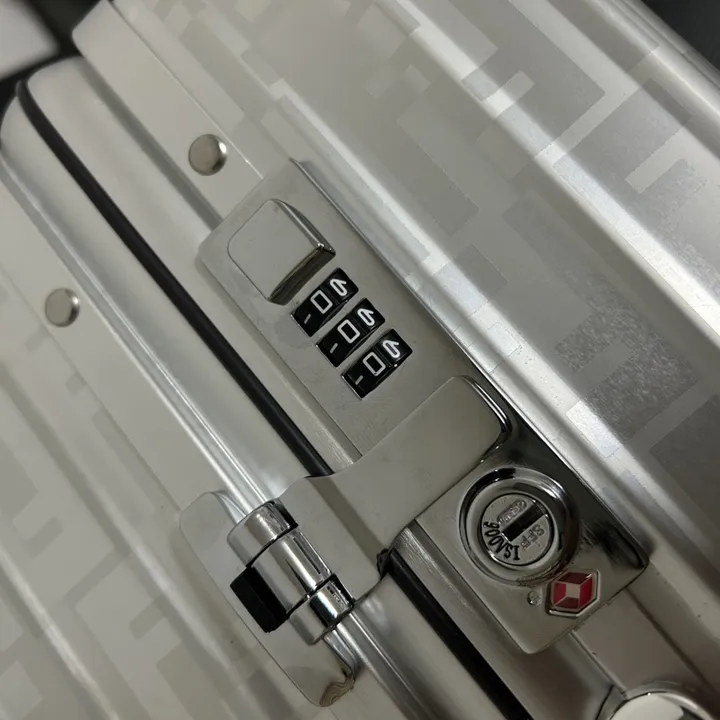 スーパーコピー リモワ スーツケース