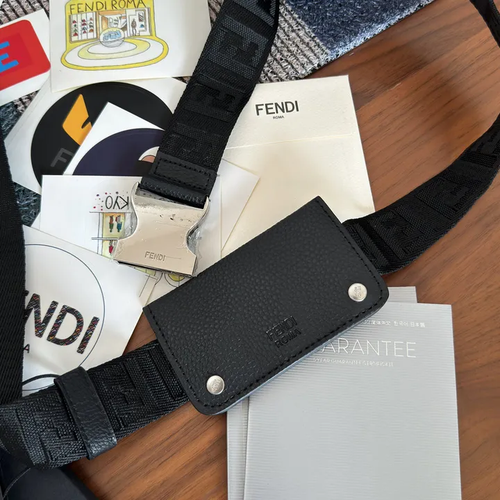 スーパーコピー フェンディ スーツケース