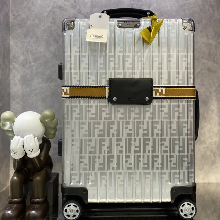 スーパーコピー フェンディ スーツケース