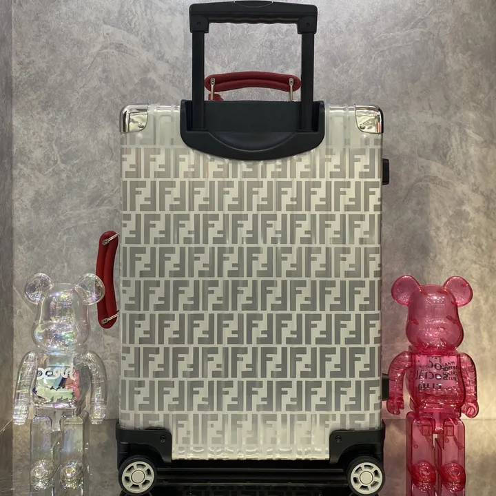 スーパーコピー フェンディ スーツケース