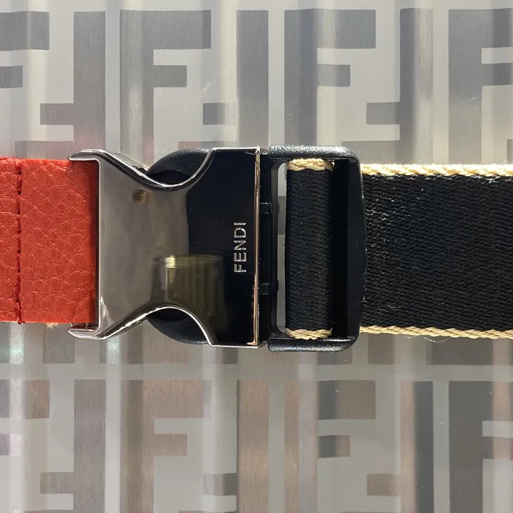 スーパーコピー フェンディ スーツケース