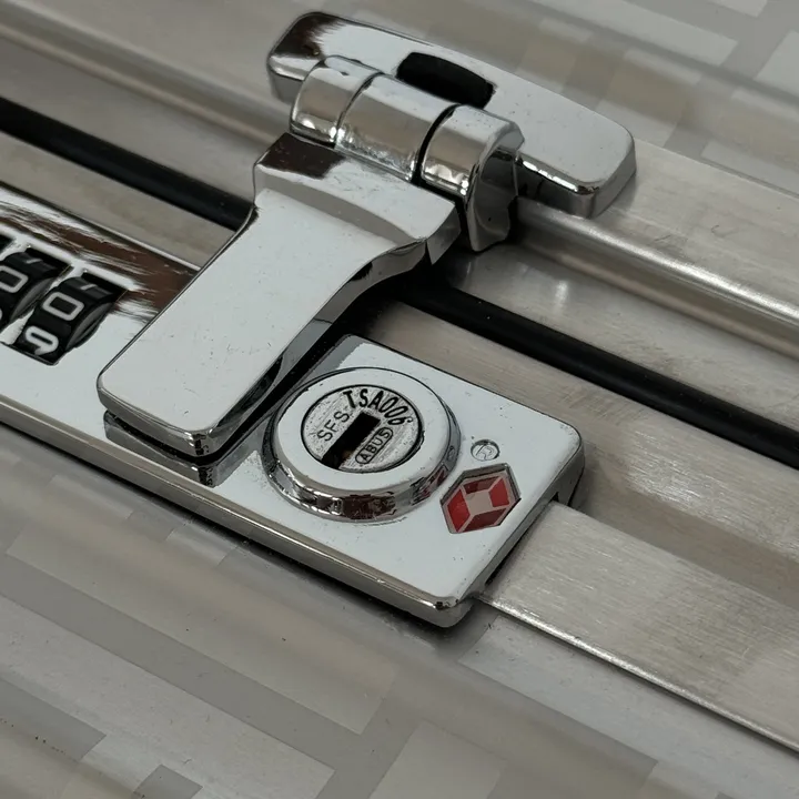 スーパーコピー フェンディ スーツケース