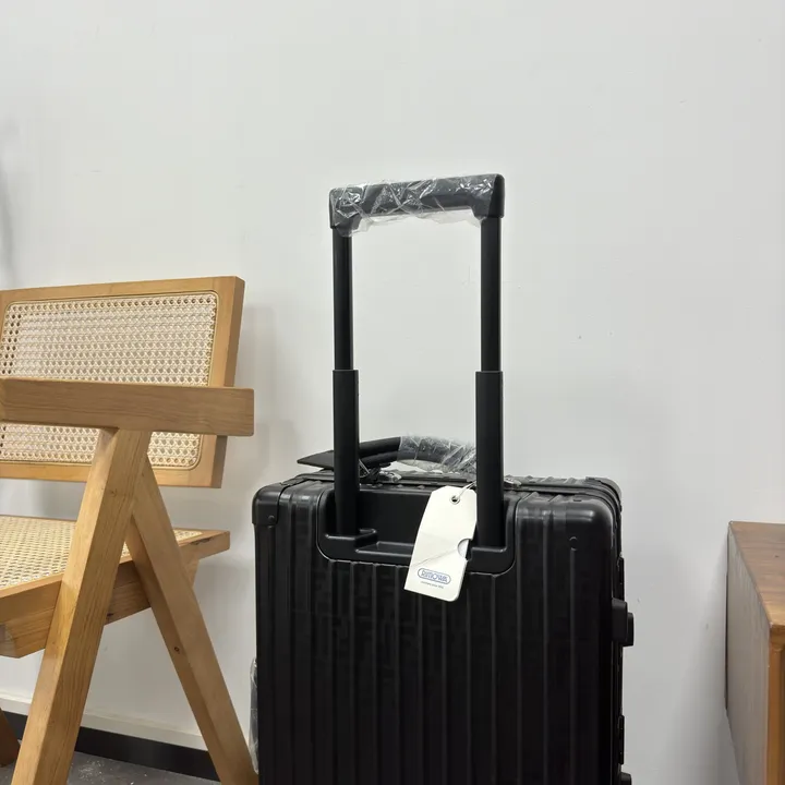 スーパーコピー フェンディ スーツケース