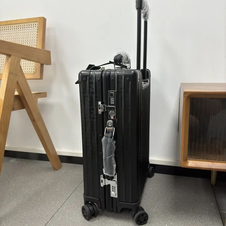 スーパーコピー フェンディ スーツケース