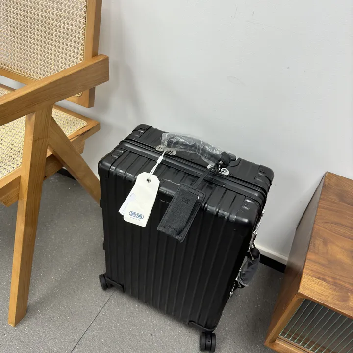 スーパーコピー フェンディ スーツケース