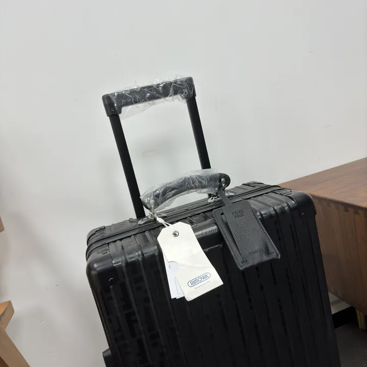 スーパーコピー フェンディ スーツケース