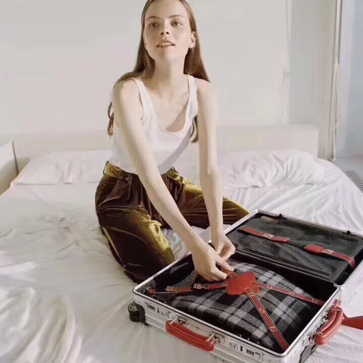 スーパーコピー フェンディ スーツケース