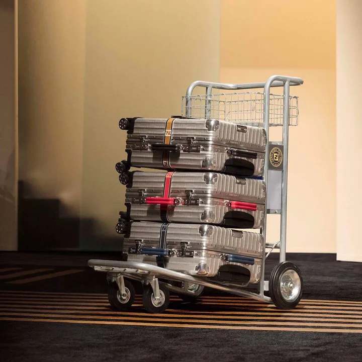 スーパーコピー フェンディ スーツケース