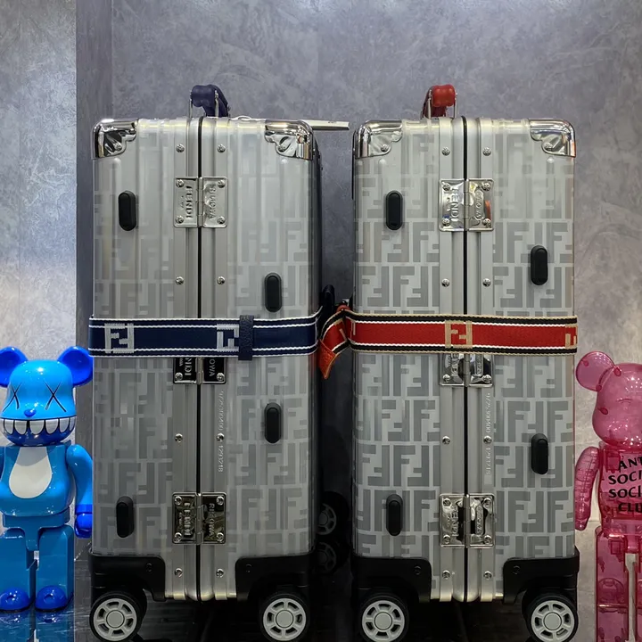 スーパーコピー フェンディ スーツケース