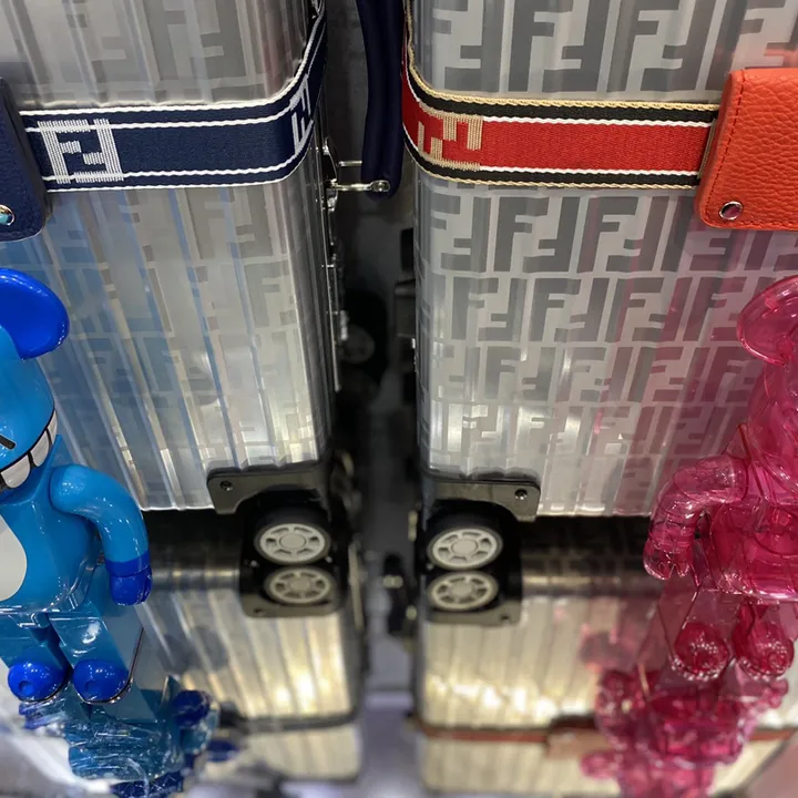 スーパーコピー フェンディ スーツケース