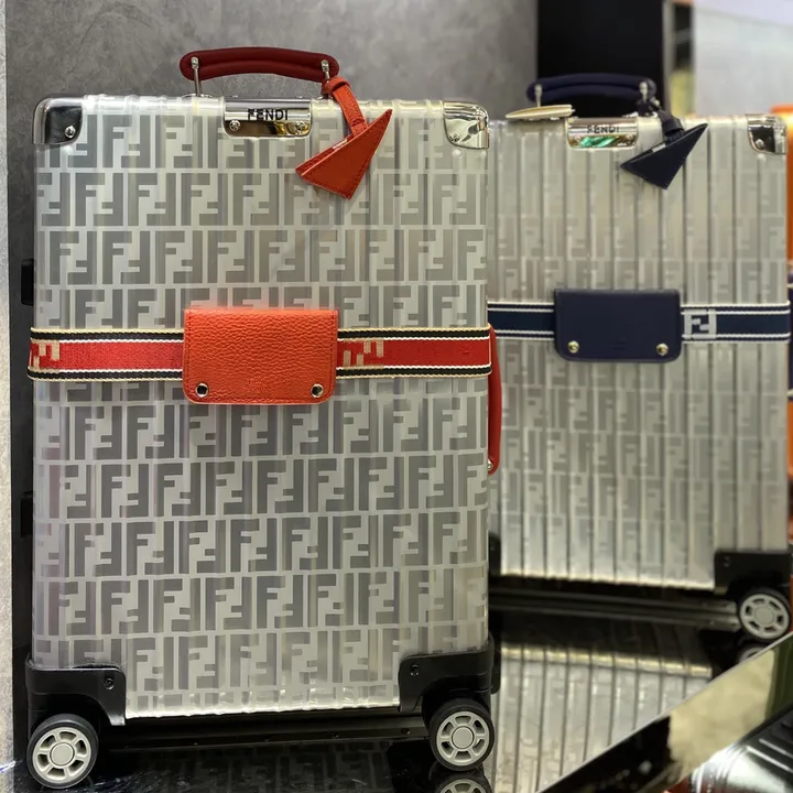 スーパーコピー フェンディ スーツケース