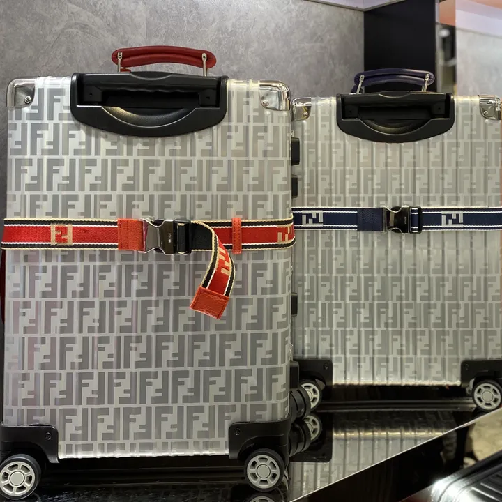 スーパーコピー フェンディ スーツケース