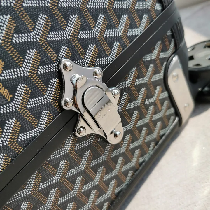 スーパーコピー フェンディ スーツケース