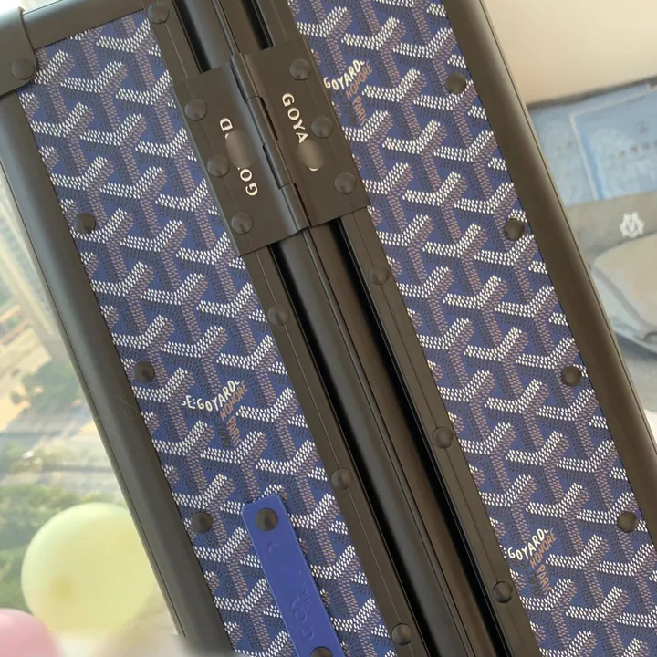 スーパーコピー フェンディ スーツケース