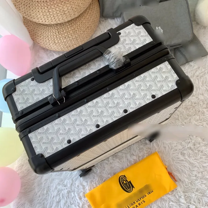 スーパーコピー フェンディ スーツケース