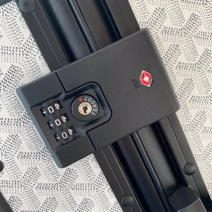 スーパーコピー フェンディ スーツケース