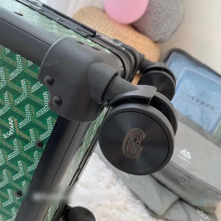 スーパーコピー フェンディ スーツケース