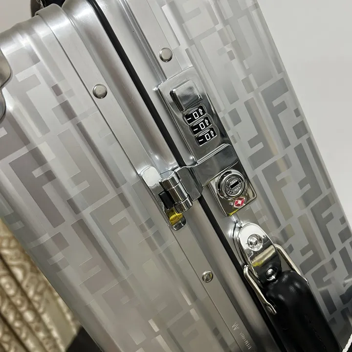 スーパーコピー ディオール スーツケース