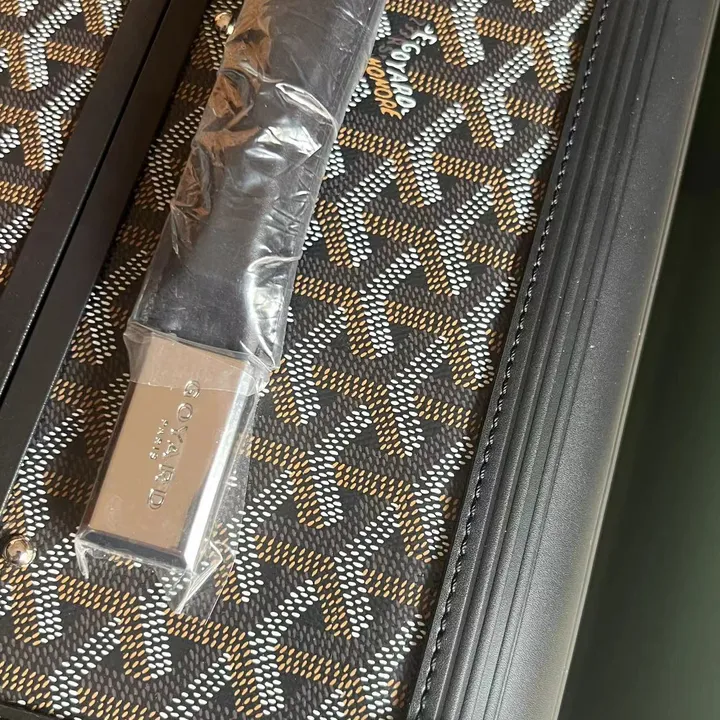 スーパーコピー フェンディ スーツケース