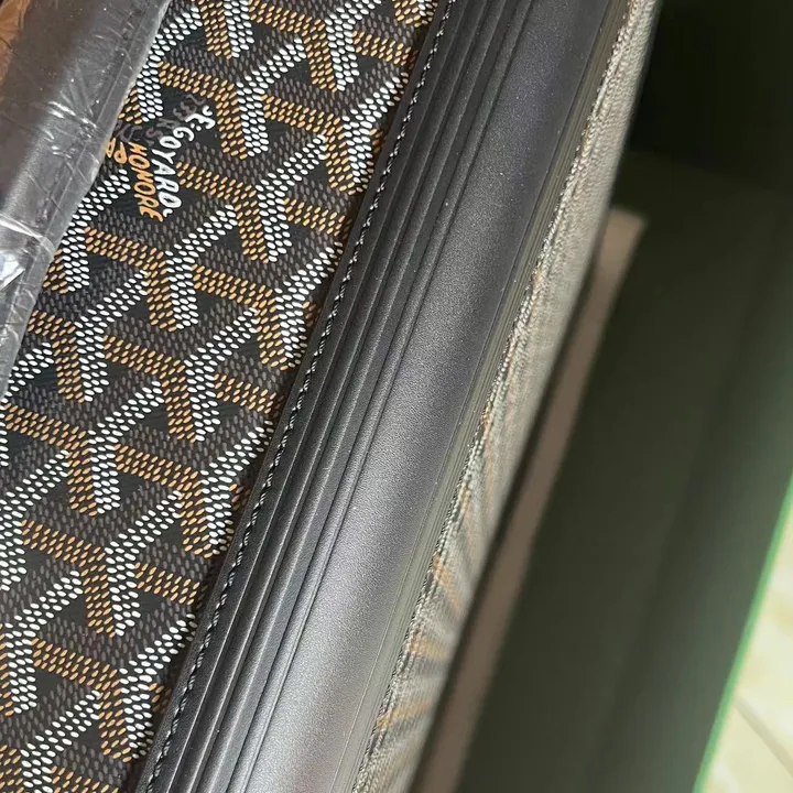 スーパーコピー フェンディ スーツケース