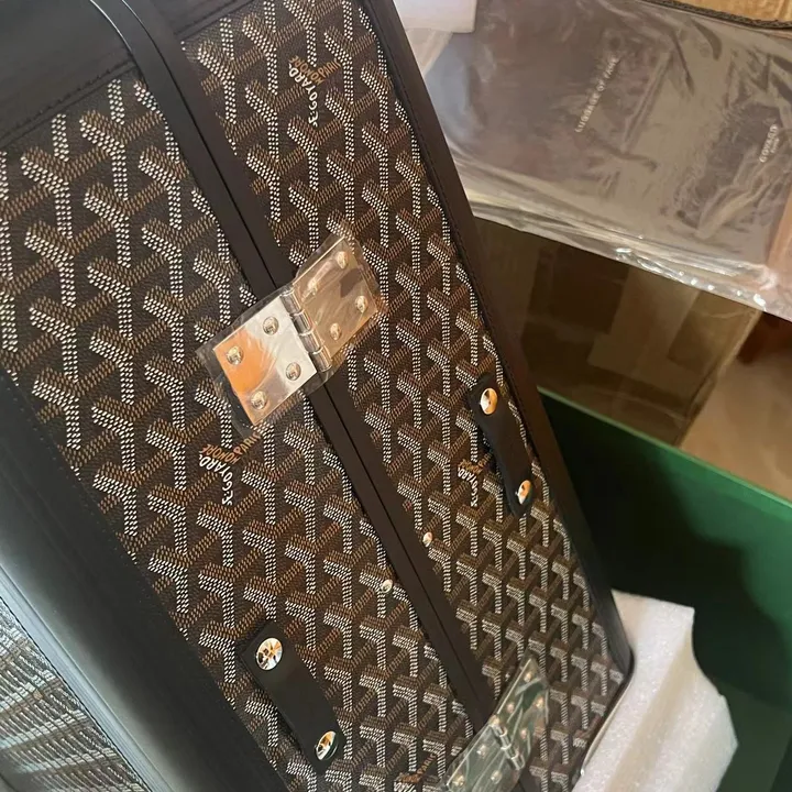 スーパーコピー フェンディ スーツケース