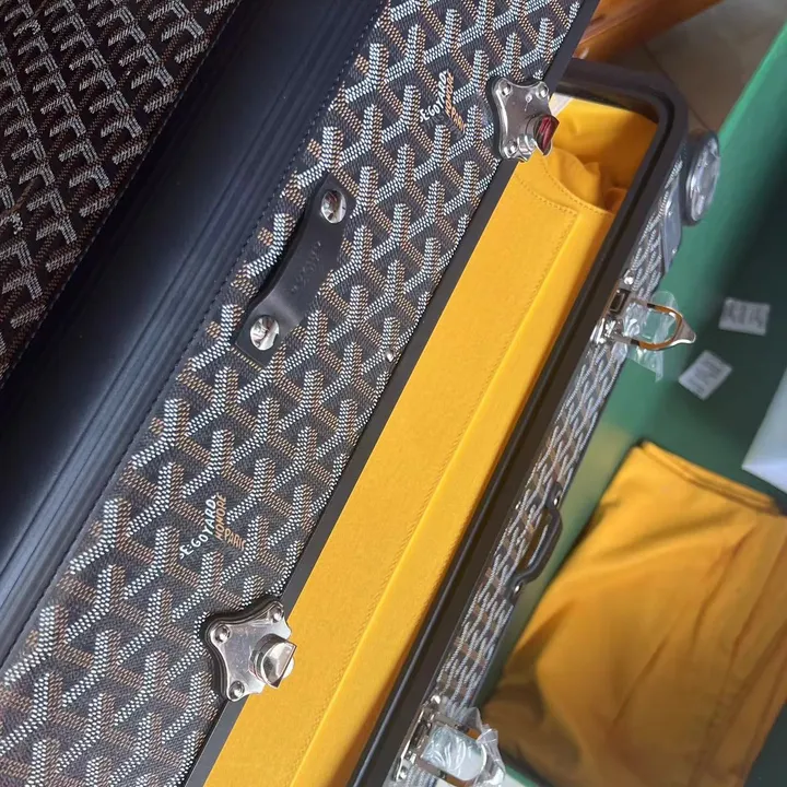 スーパーコピー フェンディ スーツケース