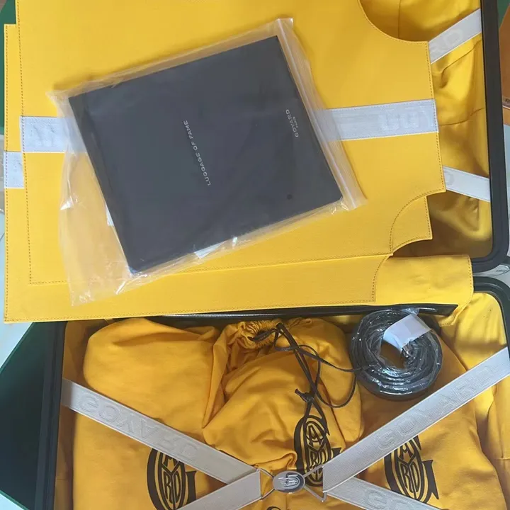 スーパーコピー フェンディ スーツケース