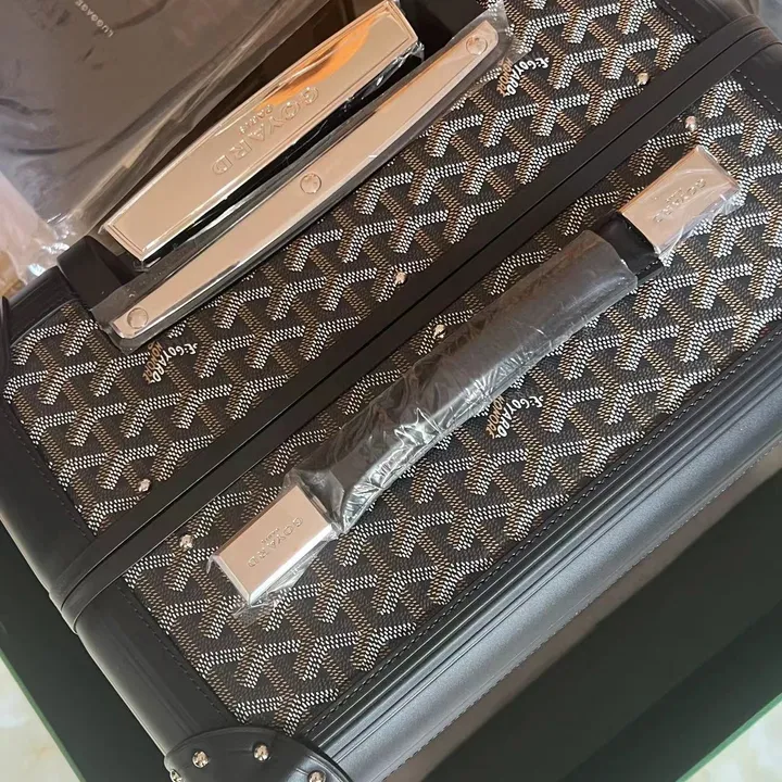 スーパーコピー フェンディ スーツケース