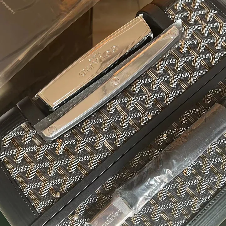 スーパーコピー フェンディ スーツケース