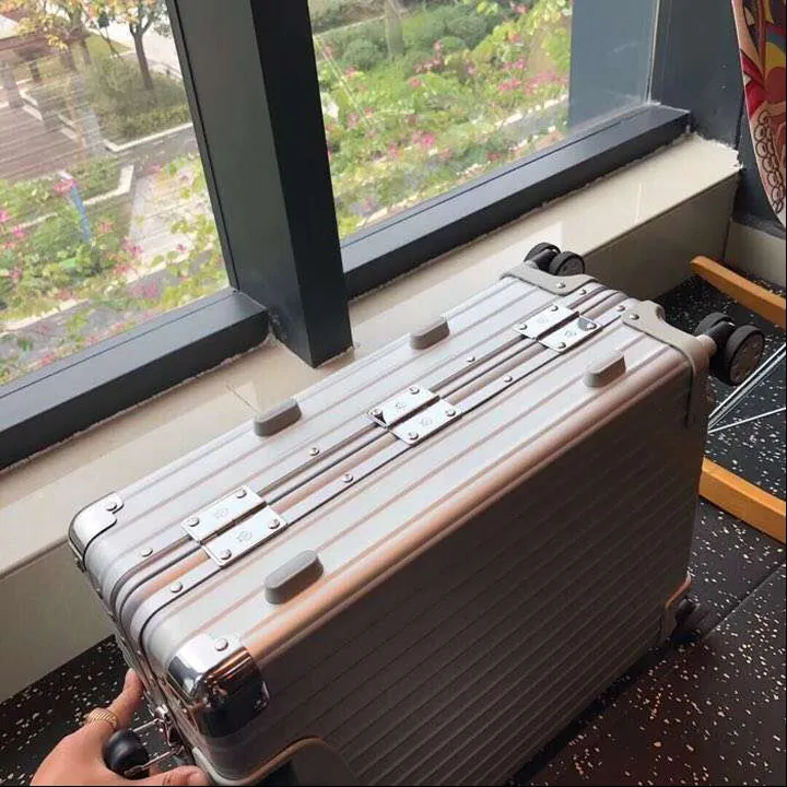 スーパーコピー リモワ スーツケース