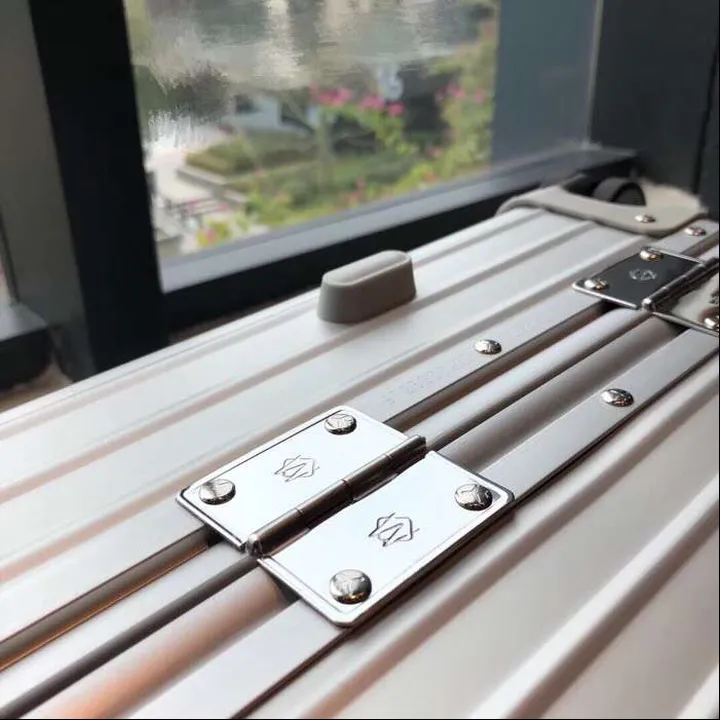 スーパーコピー リモワ スーツケース