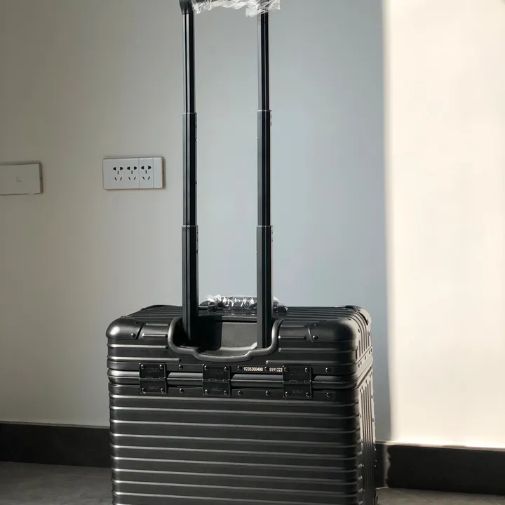 スーパーコピー リモワ スーツケース