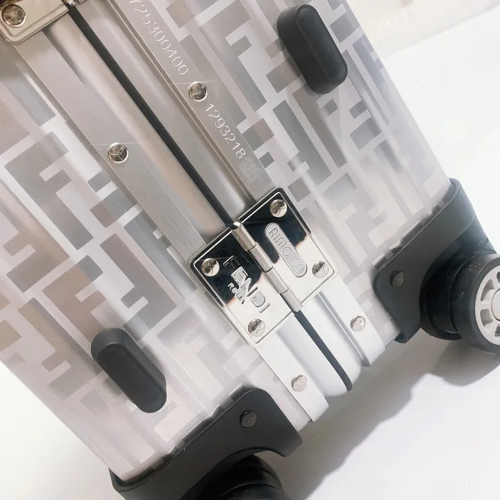 スーパーコピー フェンディ スーツケース