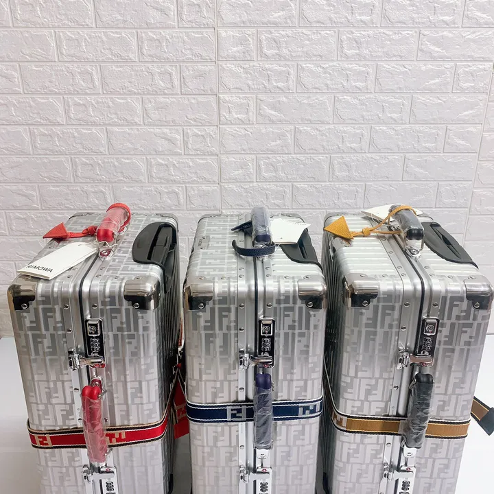 スーパーコピー フェンディ スーツケース