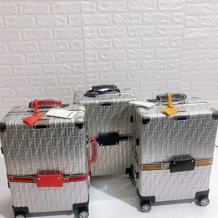 スーパーコピー フェンディ スーツケース