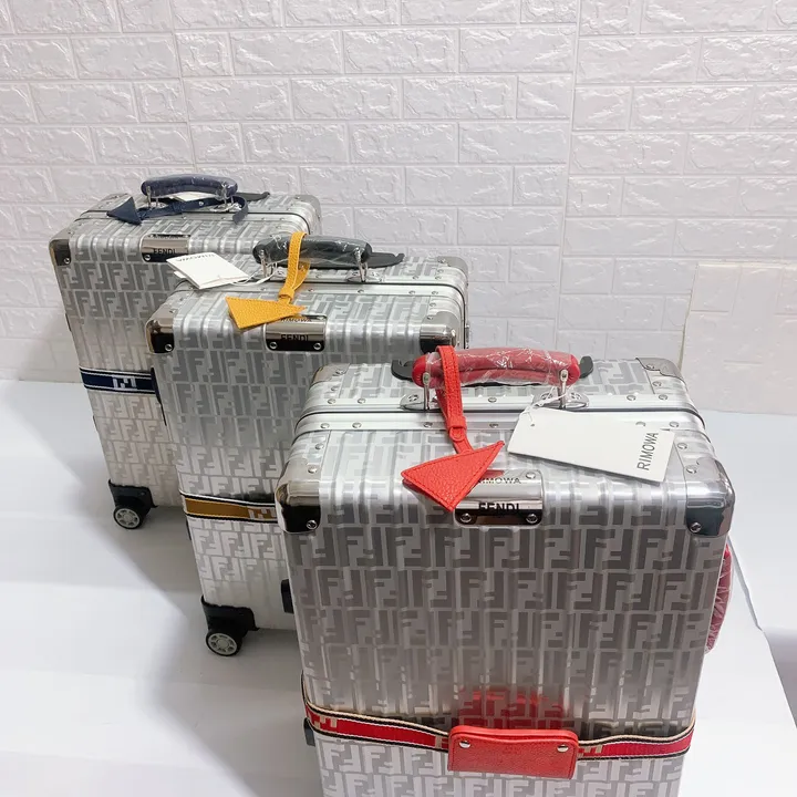 スーパーコピー フェンディ スーツケース