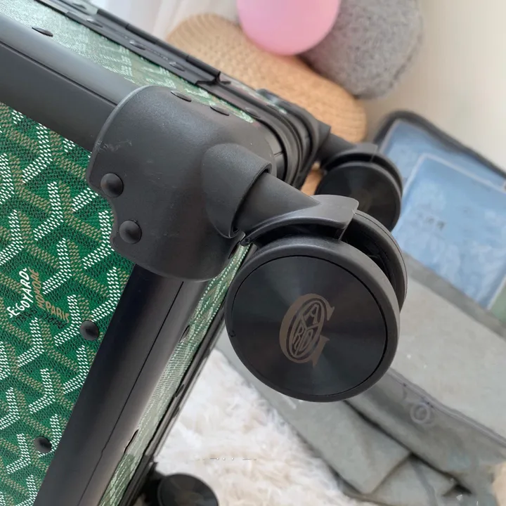 スーパーコピー フェンディ スーツケース