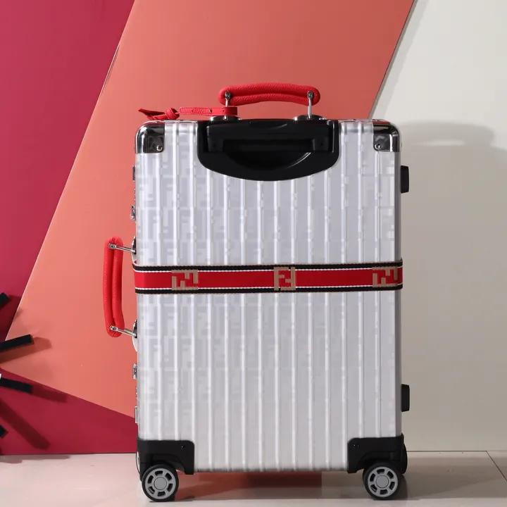 スーパーコピー フェンディ スーツケース