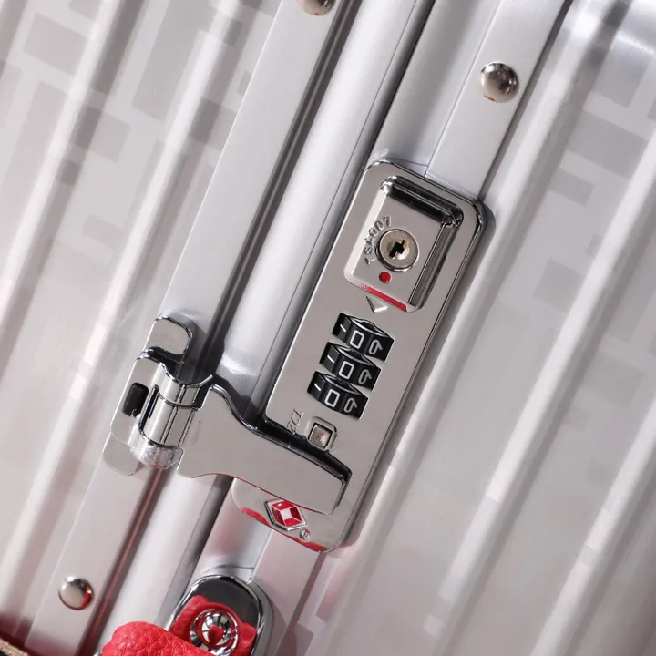 スーパーコピー フェンディ スーツケース