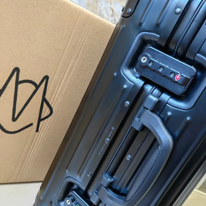 スーパーコピー リモワ スーツケース