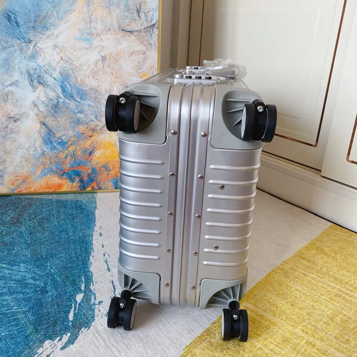 スーパーコピー リモワ スーツケース