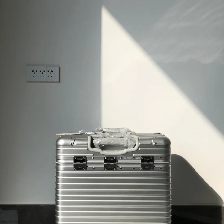 スーパーコピー リモワ スーツケース