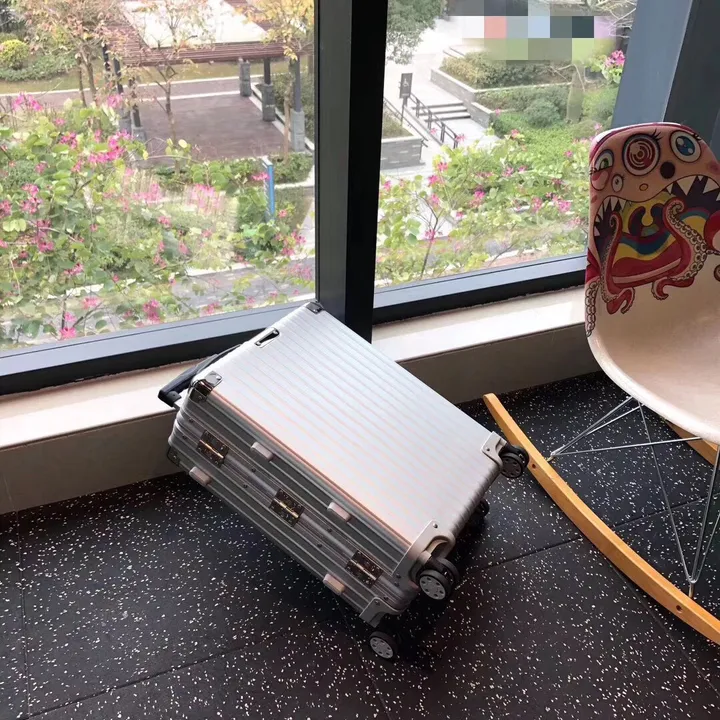 スーパーコピー リモワ スーツケース