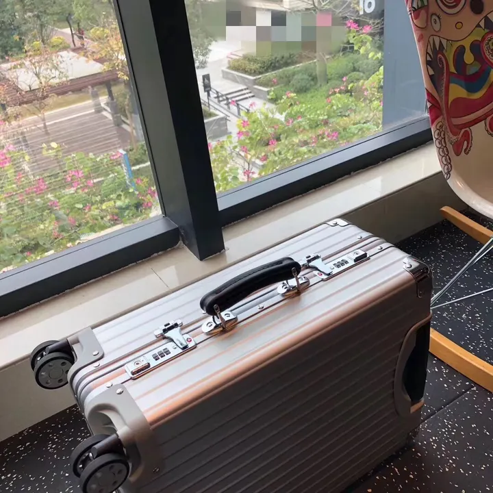 スーパーコピー リモワ スーツケース