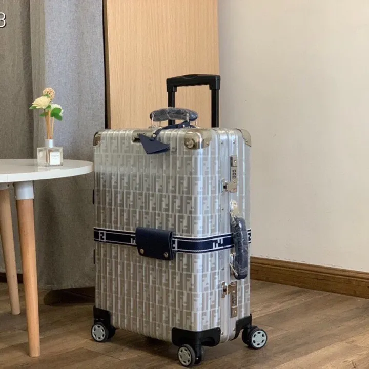 スーパーコピー フェンディ スーツケース