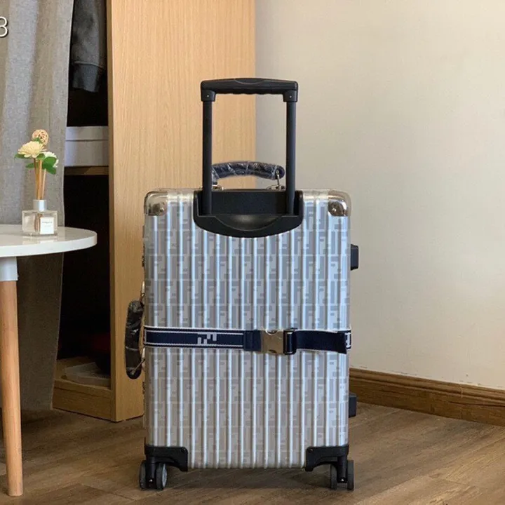 スーパーコピー フェンディ スーツケース