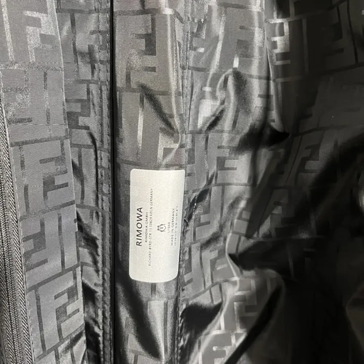 スーパーコピー フェンディ スーツケース