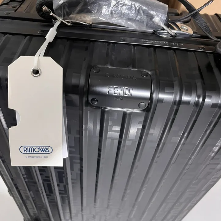 スーパーコピー フェンディ スーツケース