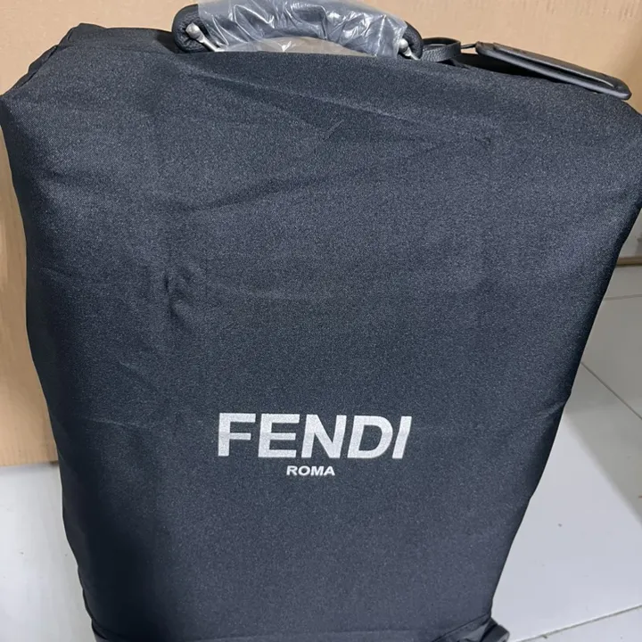 スーパーコピー フェンディ スーツケース