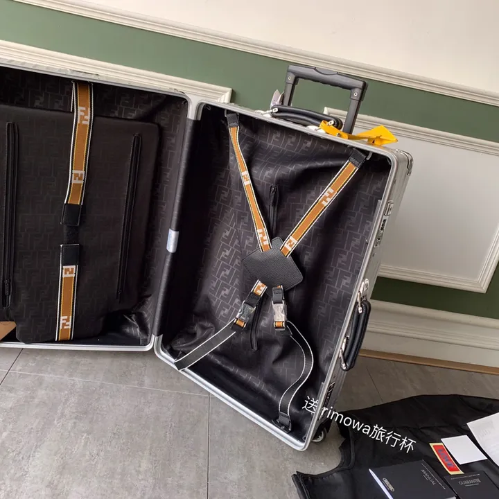 スーパーコピー フェンディ スーツケース